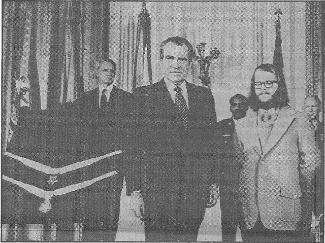 Kenny Kays Receives Medal of Honor from Richard Nixon