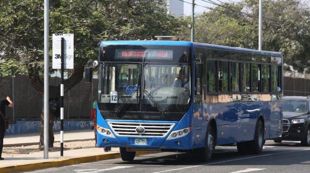 Buses in Avenida Arequipa.
