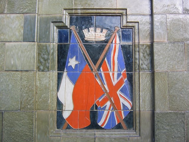 British and Chilean flags in a monument in Antofagasta city
