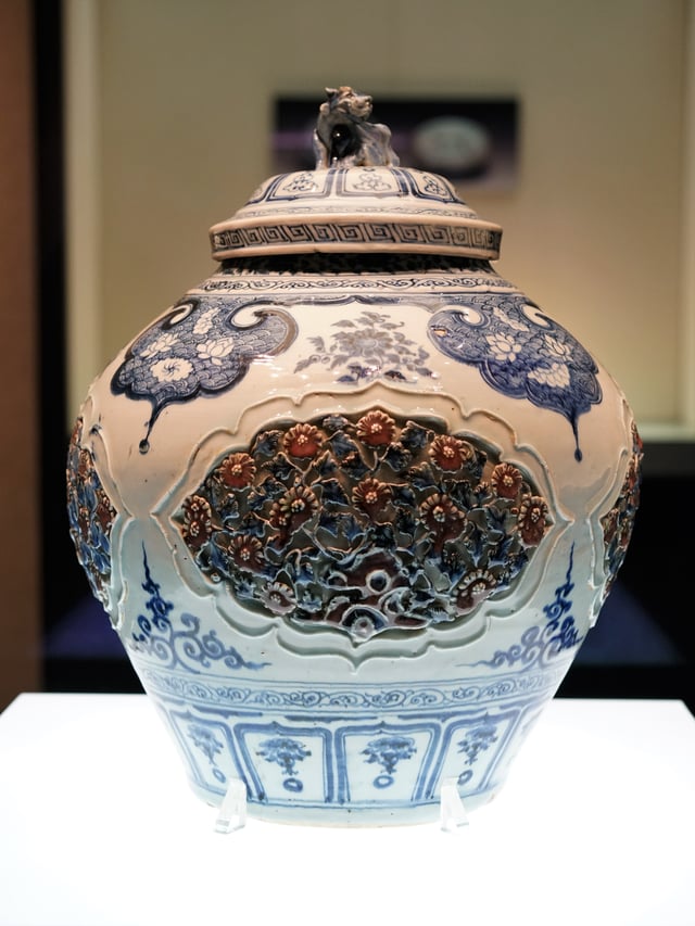Blue-and-white Covered Jar with Fretwork Floral Design in Red and Blue Glaze, excavated in Baoding.