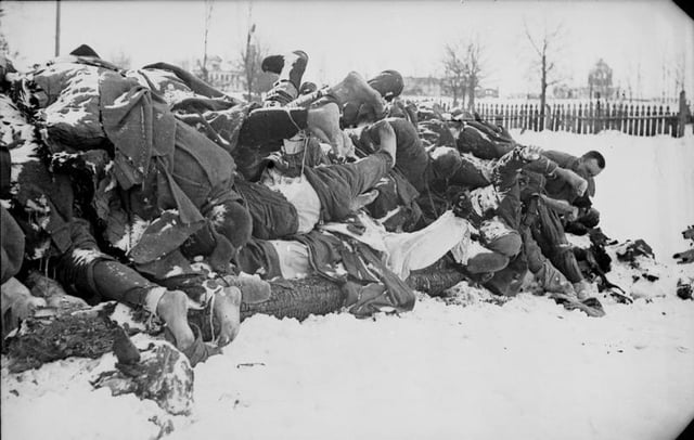 Dead Soviet soldiers in Kholm, January 1942