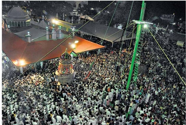 Lakhs of pilgrims witnessing the Holy flag hoisting ceremony at Erwadi dargah, 2013 September