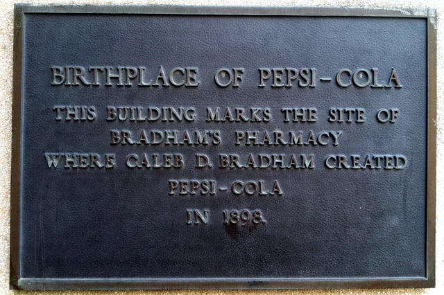 A plaque at 256 Middle Street, New Bern, NC