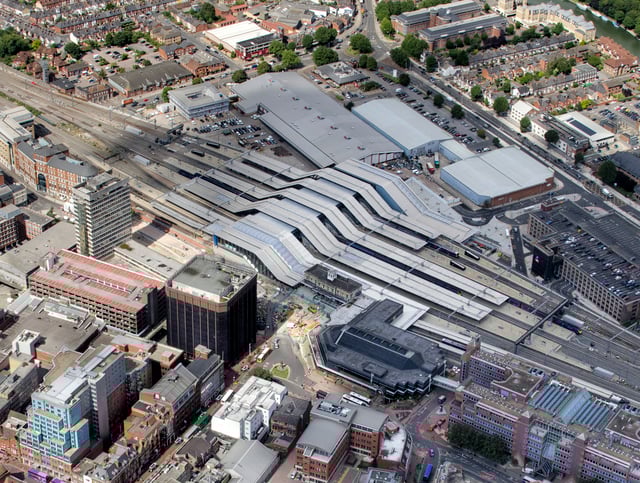 Aerial view of Reading station in August 2014