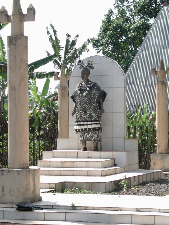 A statue of a chief in Bana, West Region.