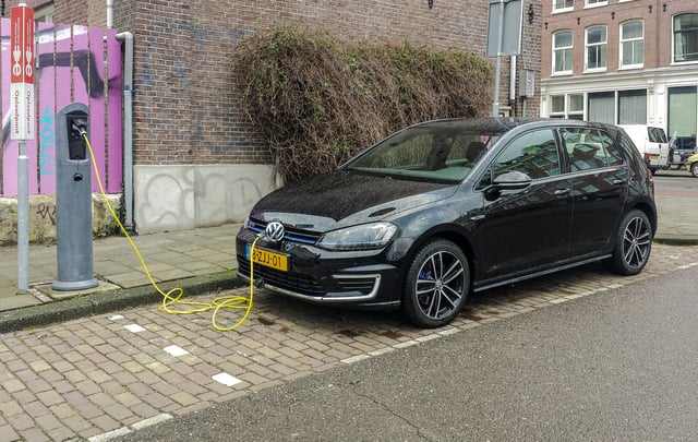 Volkswagen Golf GTE plug-in hybrid charging.