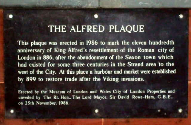Plaque near Southwark Bridge noting the activities around the time of King Alfred.