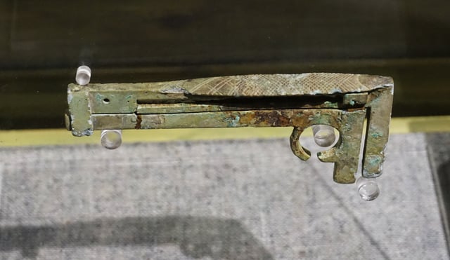A bronze caliper from the Eastern Han period