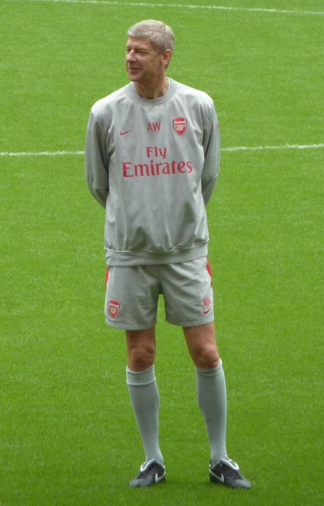 Wenger in training with Arsenal in 2009