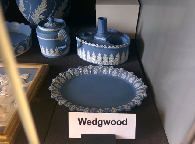 Josiah Wedgewood was one of the English entrepreneurs who held expansive displays in his private home or in rented premises