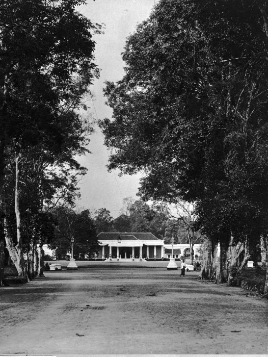 The house of a Dutch resident in Central Java c. 1905