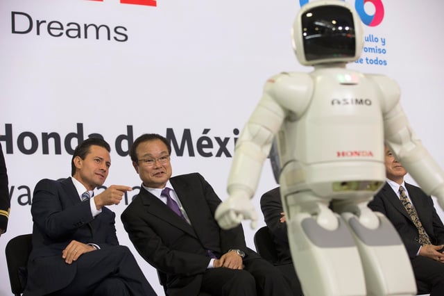 Peña Nieto and Takanobu Ito at the inauguration of the Honda plant in Celaya, Guanajuato on 21 February 2014.