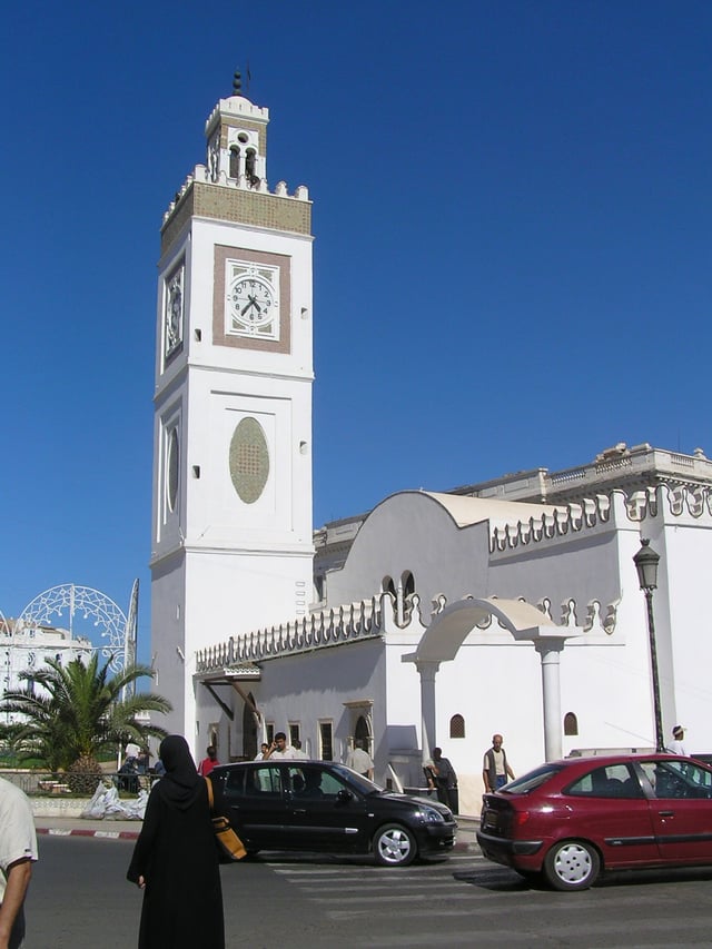 The El Jedid mosque at the Place des Martyrs