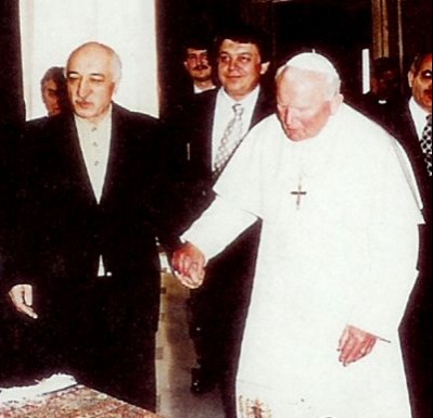 Gülen with Pope John Paul II in 1998.