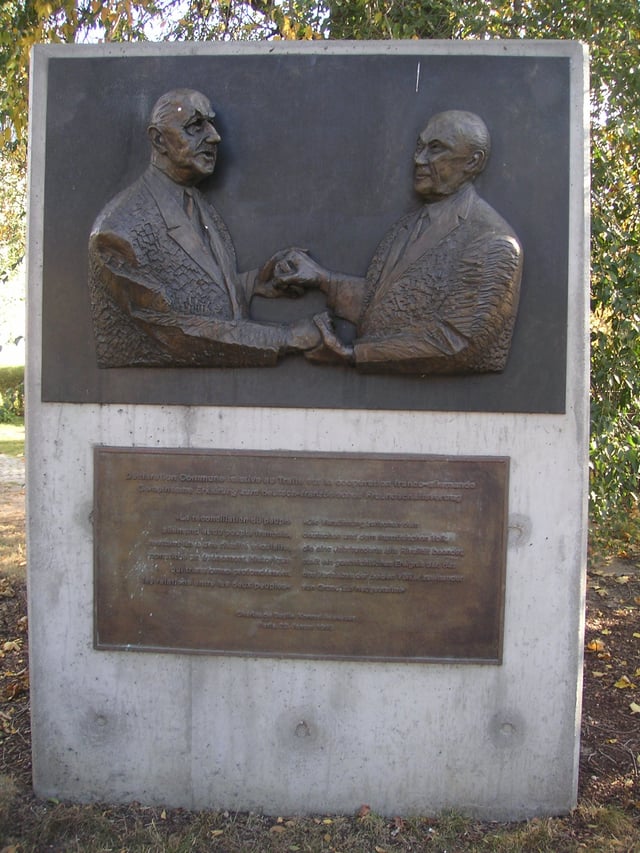 Sculpture of Konrad Adenauer and Charles de Gaulle.