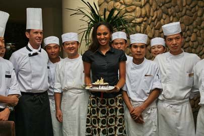 Muna celebrating her birthday at Miss World 2007 in China