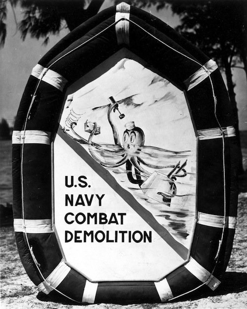 U.S. Naval Combat Demolition insignia (U.S. Navy Seal Museum)