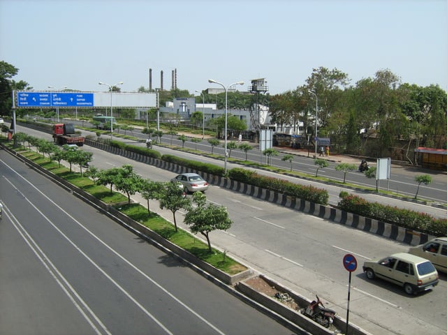 A highway leading into Pune
