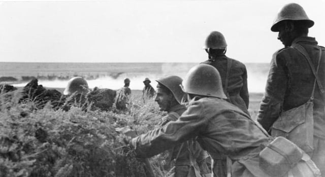 Romanian soldiers on the outskirts of Stalingrad during the Battle of Stalingrad in 1942