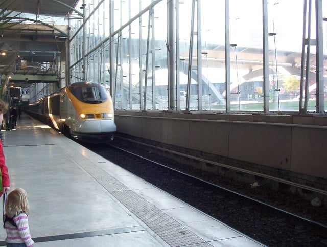 A Eurostar pulling into Gare de Lille-Europe