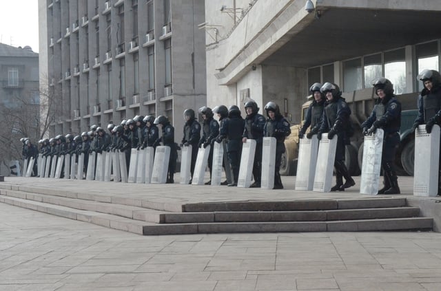 Ukrainian Riot Police guarding the entrance to the RSA building on 7 March 2014