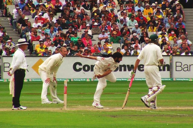 Monty Panesar bowling, 28 December