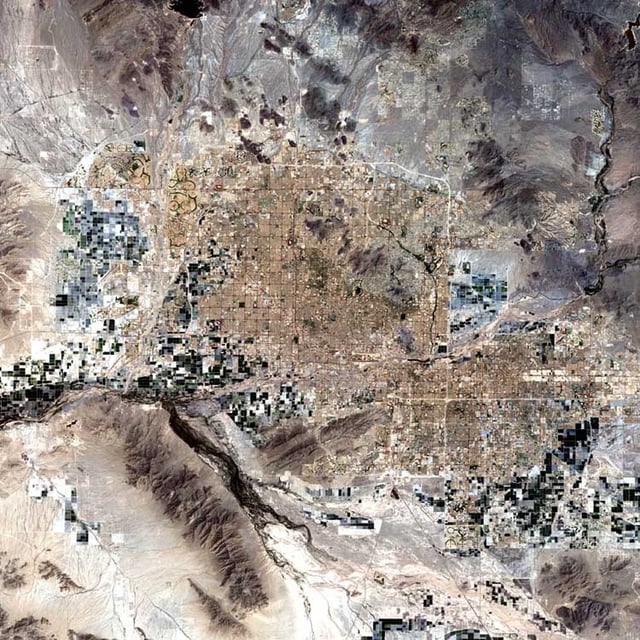 Landsat 7 satellite image of the Phoenix metro area in 2002