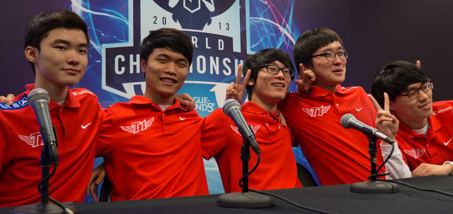 Faker (far left) with his teammates at the 2013 World Championship.