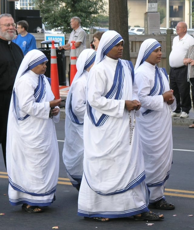 Missionaries of Charity in traditional saris