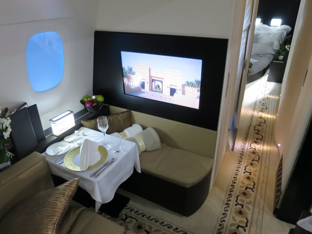 Etihad The Residence Apartment with bedroom, living room and an en-suite shower room on Airbus A380-800