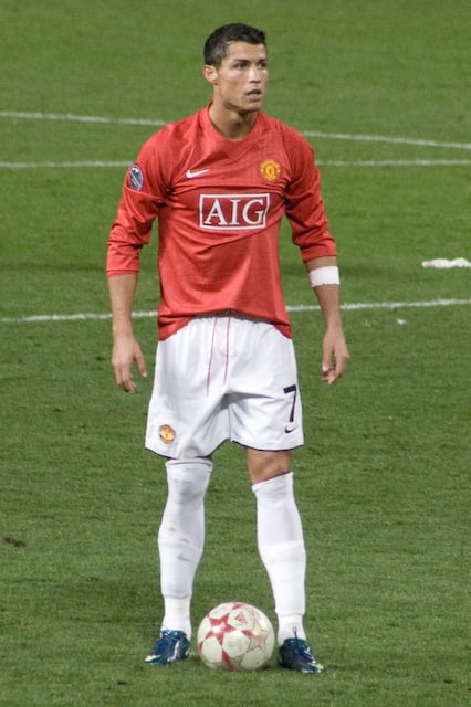 Ronaldo taking a direct free kick against Celtic in the 2008–09 UEFA Champions League