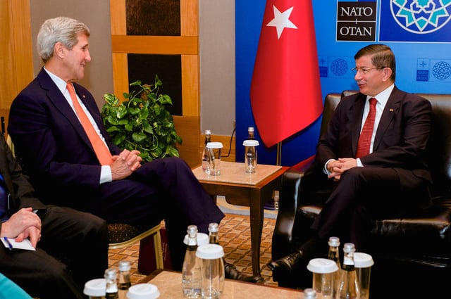 Prime Minister Ahmet Davutoğlu meets with US Secretary of State John Kerry during a NATO ministerial meeting in Antalya, 13 May 2015