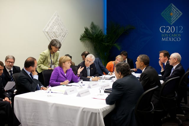 Macron (sitting far left) and French President François Hollande at the G20 summit in Mexico, 19 June 2012