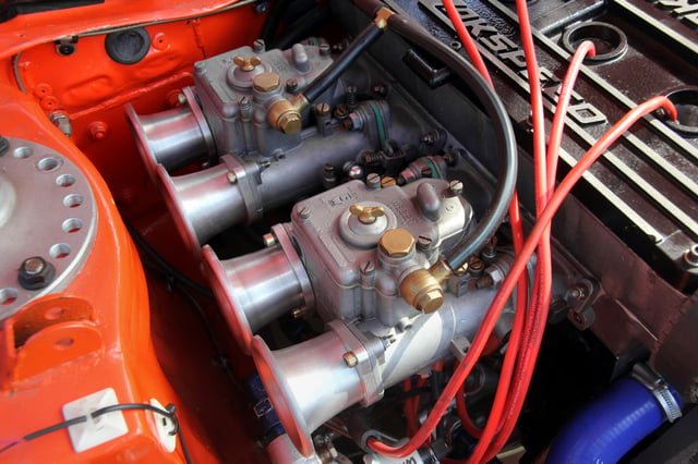 Two-barrel carburetors in a Ford Escort