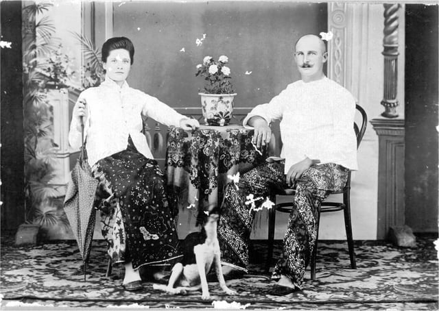 Dutch colonial couple in early 20th century wore native batik and kebaya fashion.