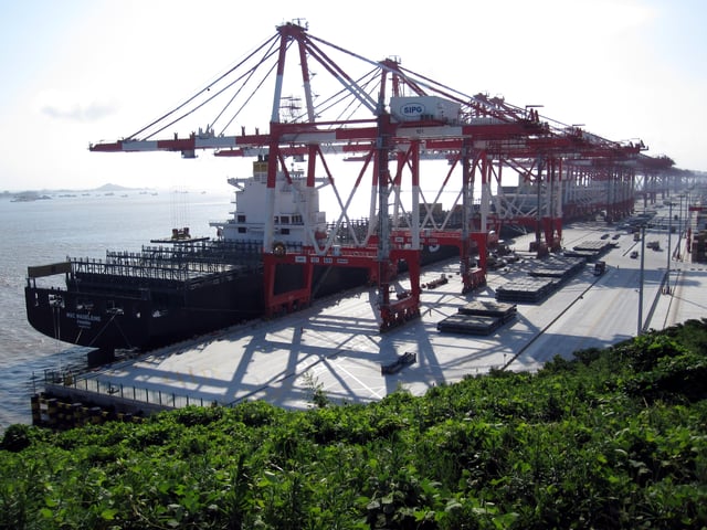 Shanghai Port is the world's busiest container port