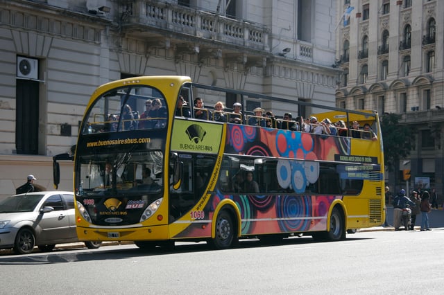 Buenos Aires Bus, the city's tourist bus service. The official estimate is that the bus carries between 700 and 800 passengers per day, and has carried half a million passengers since its opening.