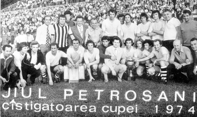 Jiul Petroșani (1973–1974), team that won the 1974 Romanian Cup.