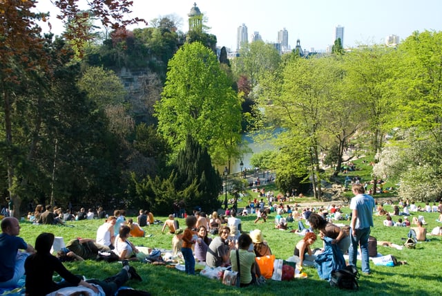 The lawns of the Parc des Buttes-Chaumont on a sunny day