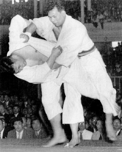 Yoshihiko Yoshimatsu attempting to throw Toshiro Daigo with an uchi mata in the final of the 1951 All-Japan Judo Championships