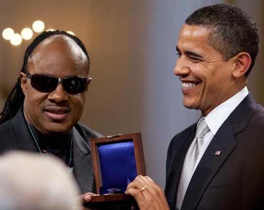 Barack Obama presenting Wonder with the Gershwin Prize in 2009