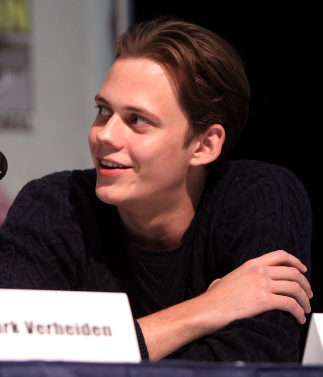 Critics praised Bill Skarsgård's portrayal of Pennywise, citing comparisons to Heath Ledger's Joker