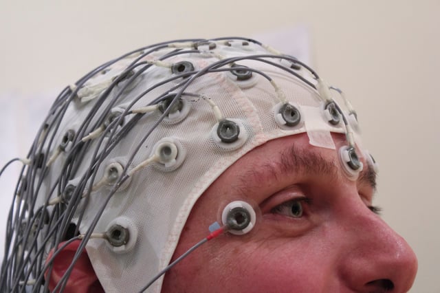 An EEG can aid in locating the focus of the epileptic seizure.