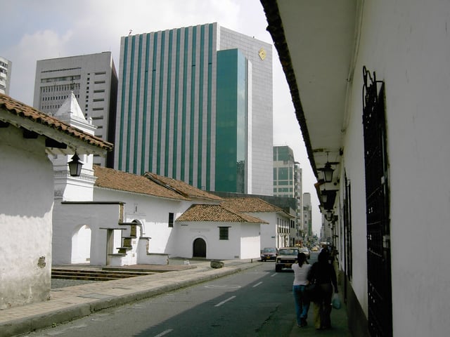 Church La Merced, Sede Banco de Occidente al fondo.