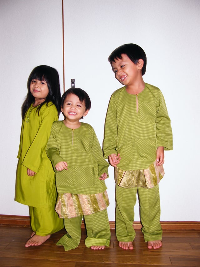 Malay children wearing traditional dress during Eid al-Fitr.