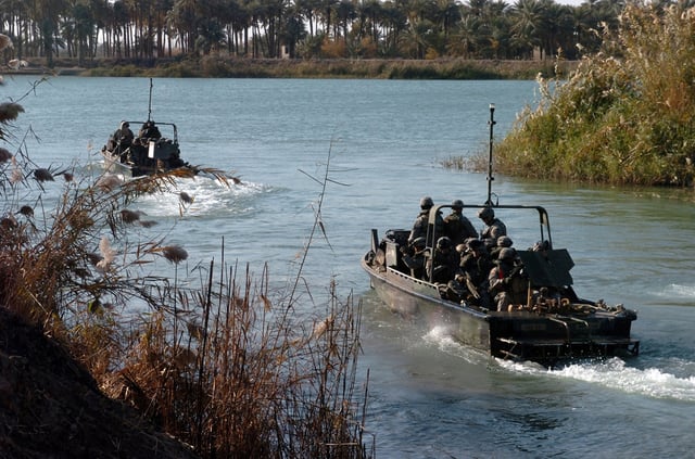 Scouts from 1–501st Infantry Regiment (Airborne) conducting amphibious operations from FOB Iskandariyah in 2007.