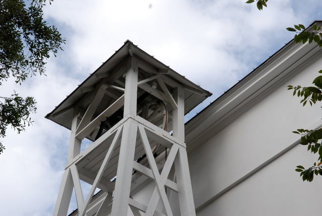 The ringing of the Chapel Bell is a tradition held by students and alumni of the University of Georgia.