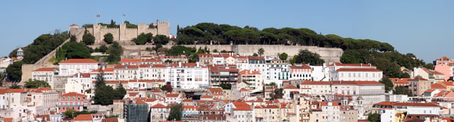 São Jorge Castle and the surrounding neighborhoods of Castelo, Mouraria, and Alfama.