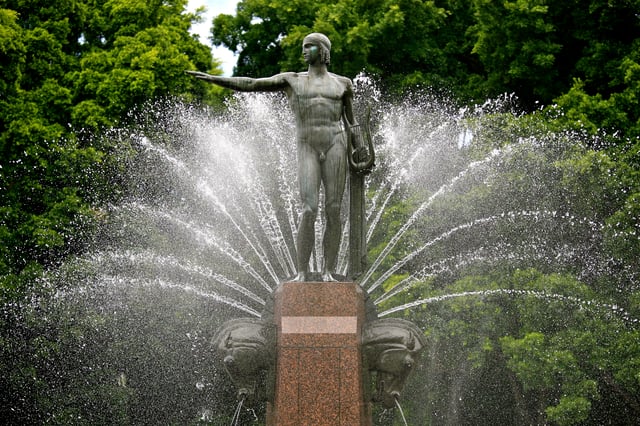 Archibald Fountain in Hyde Park. The fan of water jets represent the rising of the sun.