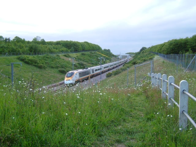 A 300 km/h (186 mph) Eurostar train at km 48 (mile 30) on High Speed 1, near Strood